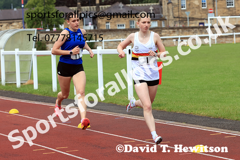 Girls 1500 metres, 2025 Northumberland Schools Track and Fields, Wentworth, Hexham. Photo: David T. Hewitson/Sports for All Pics
